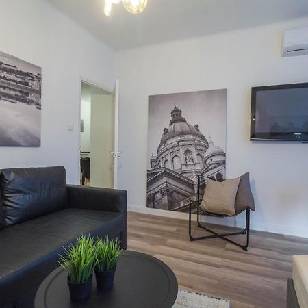 Standard Apartment by Hi5 - Madách Budapeste Exterior foto