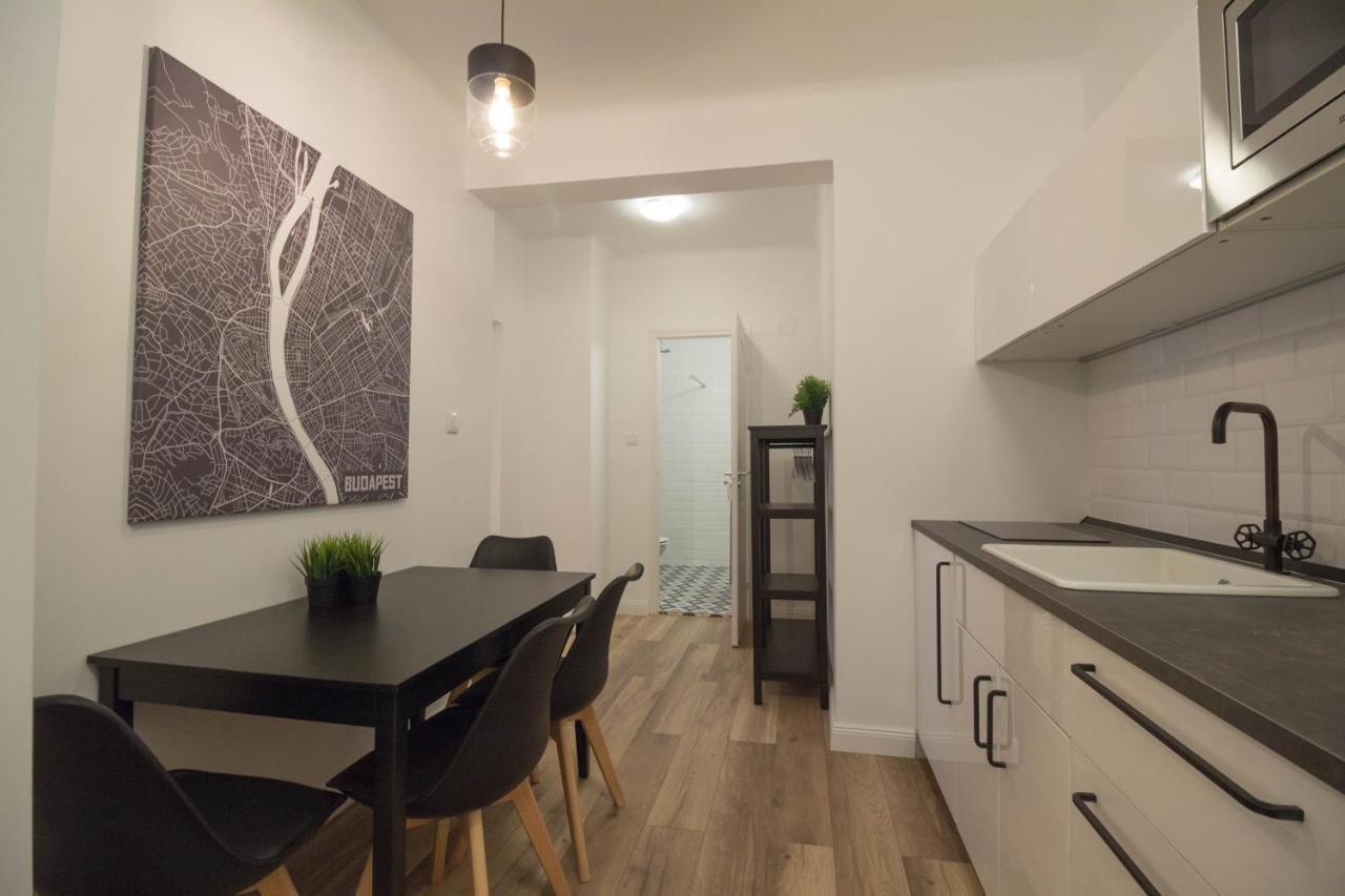 Standard Apartment by Hi5 - Madách Budapeste Exterior foto